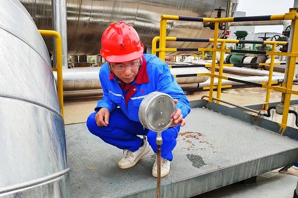 2021年度集团劳动模范、宜昌太阳成城集团官网硫酸厂硫酸车间主任吴启国吴启国.jpg 2021年度集团劳动模范、宜昌太阳成城集团官网硫酸厂硫酸车间主任吴启国吴启国.jpg